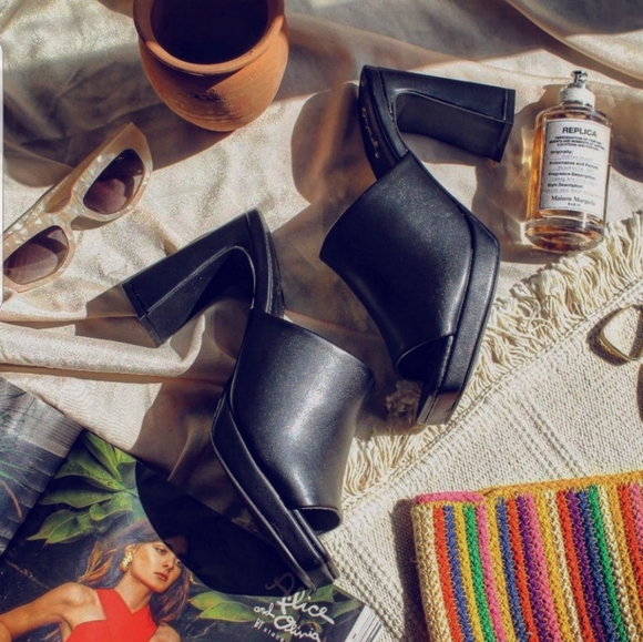 🆕️The Alewya// Black vegan leather block heel platform mule - Picture 1 of 10